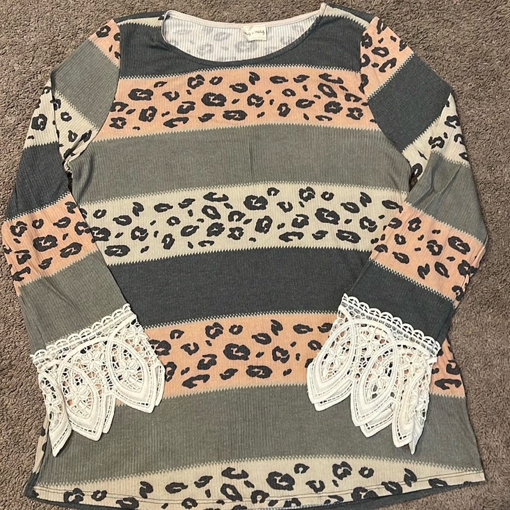 XL cheetah long sleeve color block top.